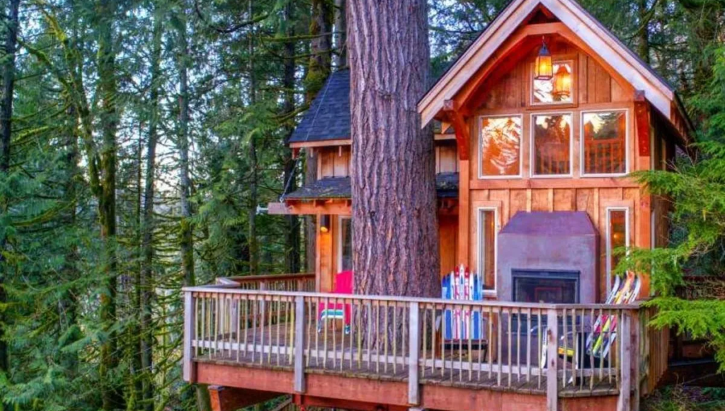 Luxury Bar Harbor Treehouse